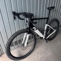 Bici gravel esploro