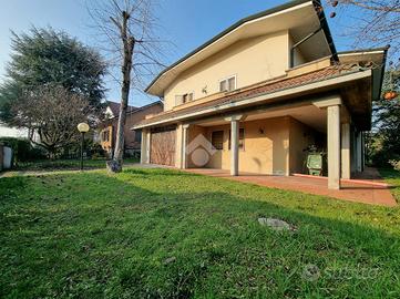 VILLA SINGOLA A BORGO VIRGILIO