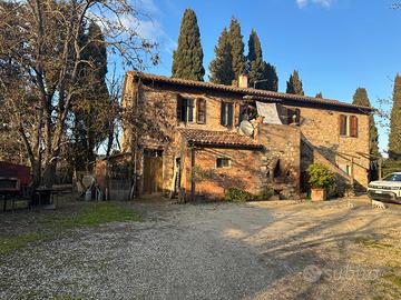 CL433 - Casale con terreno e annessi