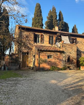 CL433 - Casale con terreno e annessi