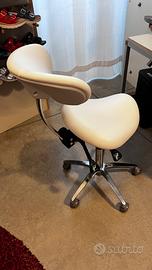 Poltrona podologica con sgabello