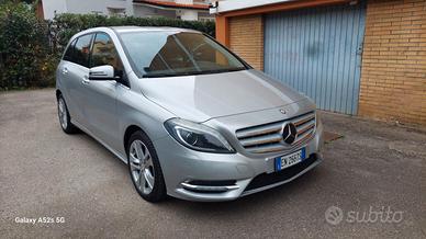 MERCEDES CASSE B 180d AUTOMATICA NEOPATENTATI 2012