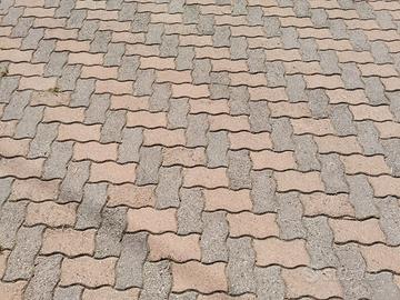 Mattoni per pavimento con autobloccanti usati