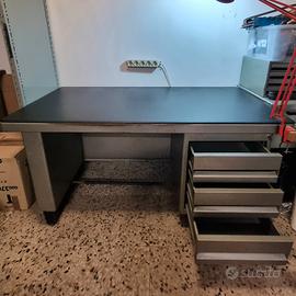 Scrivania Vintage in Ferro e Similpelle