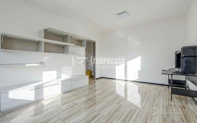 BORGOMANERO - TRILOCALE IN CENTRO CON BALCONE E CA