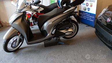Honda Sh 350 Abs completo di bauletto ecc