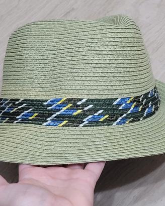 cappello paglia di carta verde