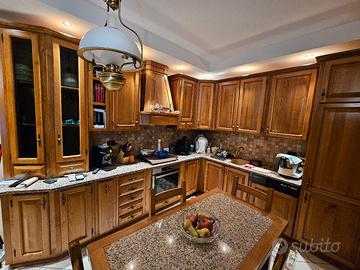 cucina in rovere fatta artigialmente  2,80 x3,27  