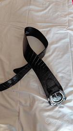 Cinturone nero effetto coccodrillo