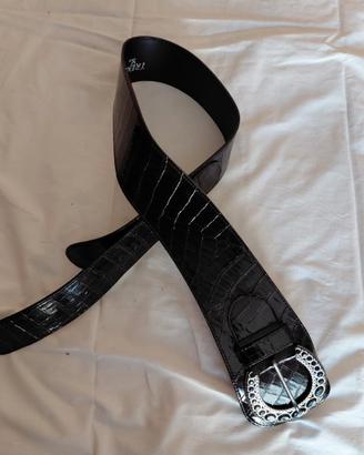 Cinturone nero effetto coccodrillo