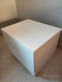 2 comodini bianchi laccati