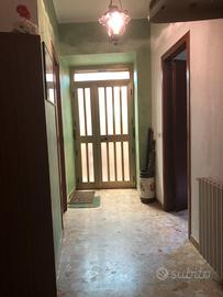 Casa arredata su piu livelli