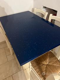 Tavolo con top in marmo