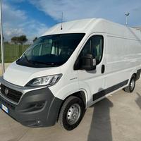 Fiat ducato con scaffali interni