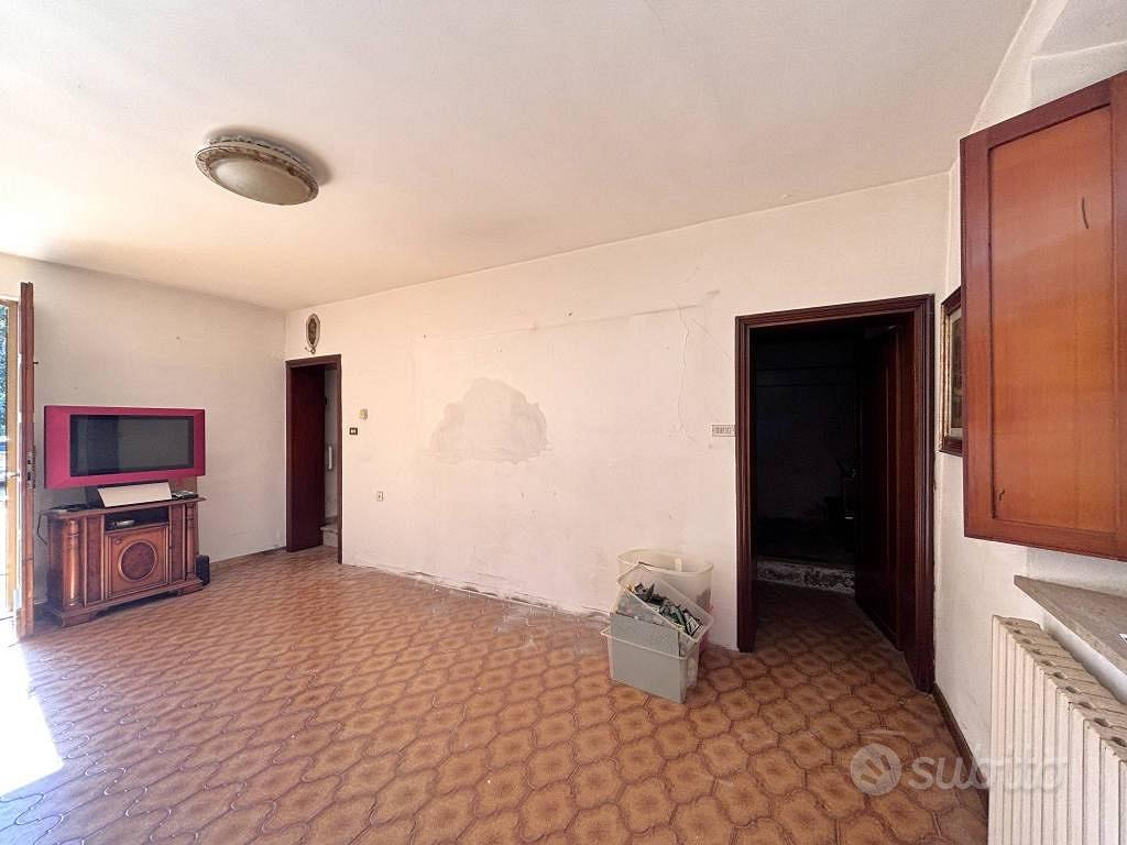 Rustico / Casale di 190 m² con più di 5 locali e b - Altro