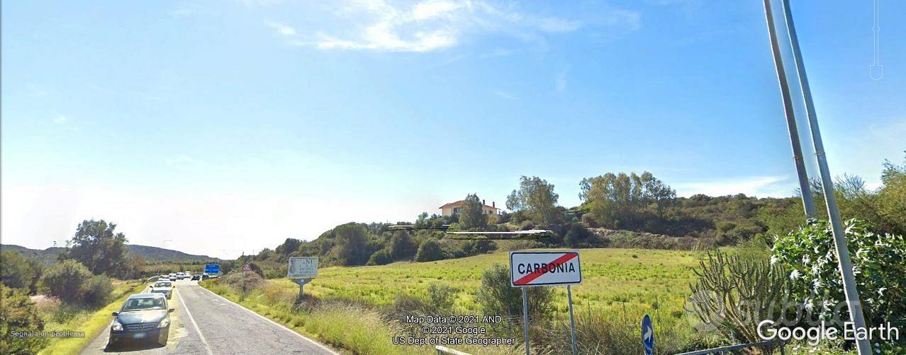 Terreno lungo strada nazionale Terreni e rustici In vendita a Sud