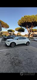 Toyota Ch-R Hybrid 1.8 Pari al nuovo