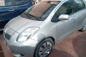 Toyota Yaris 1.3 5 porte Luna cambio automatico