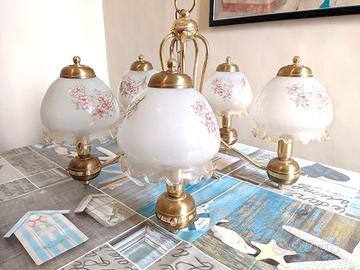 due Lampadari vintage ottone 5 luci ampolle vetro