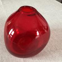 Vaso di vetro rosso
