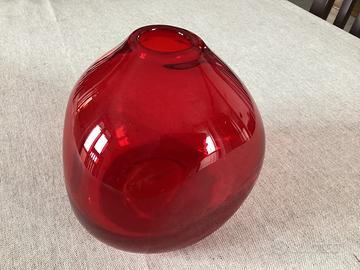 Vaso di vetro rosso