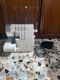 Macchina da cucire taglia e cuce SINGER