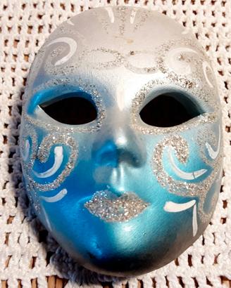 Maschera in ceramica