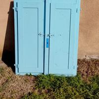 Finestre in legno con scurini