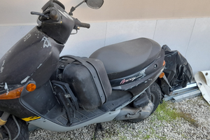 2 scooter Peugeot Buxy