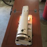 Macchina da cucire con mobile