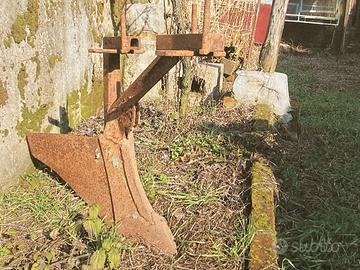 Aratro antico  per collezione o decoraz. giardino