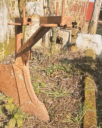 Aratro antico  per collezione o decoraz. giardino