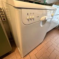 lavastoviglie Indesit