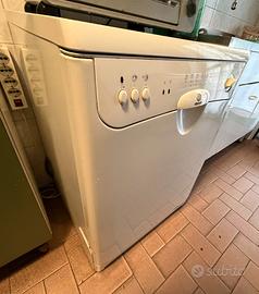 lavastoviglie Indesit