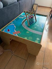 Tavolo prima infanzia per trenini e disegno