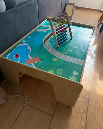 Tavolo prima infanzia per trenini e disegno
