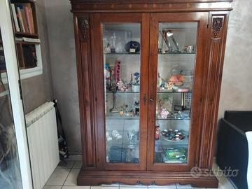 servantes vetrina tavolo specchio. e sedie