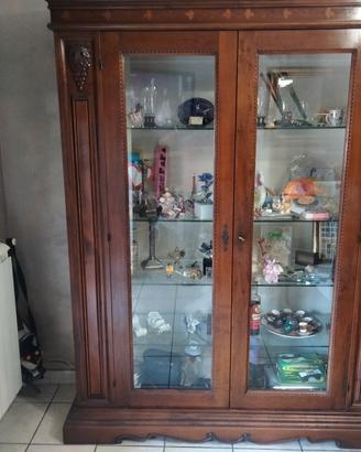 servantes vetrina tavolo specchio. e sedie