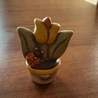 Thun Originale, Vaso di fiori con coccinella