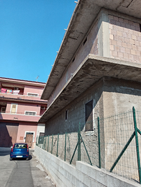 Rustico su 2 livelli su strada principale