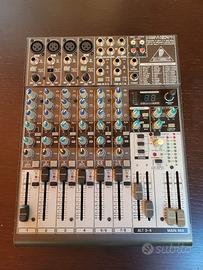 Mixer, microfono e cavi