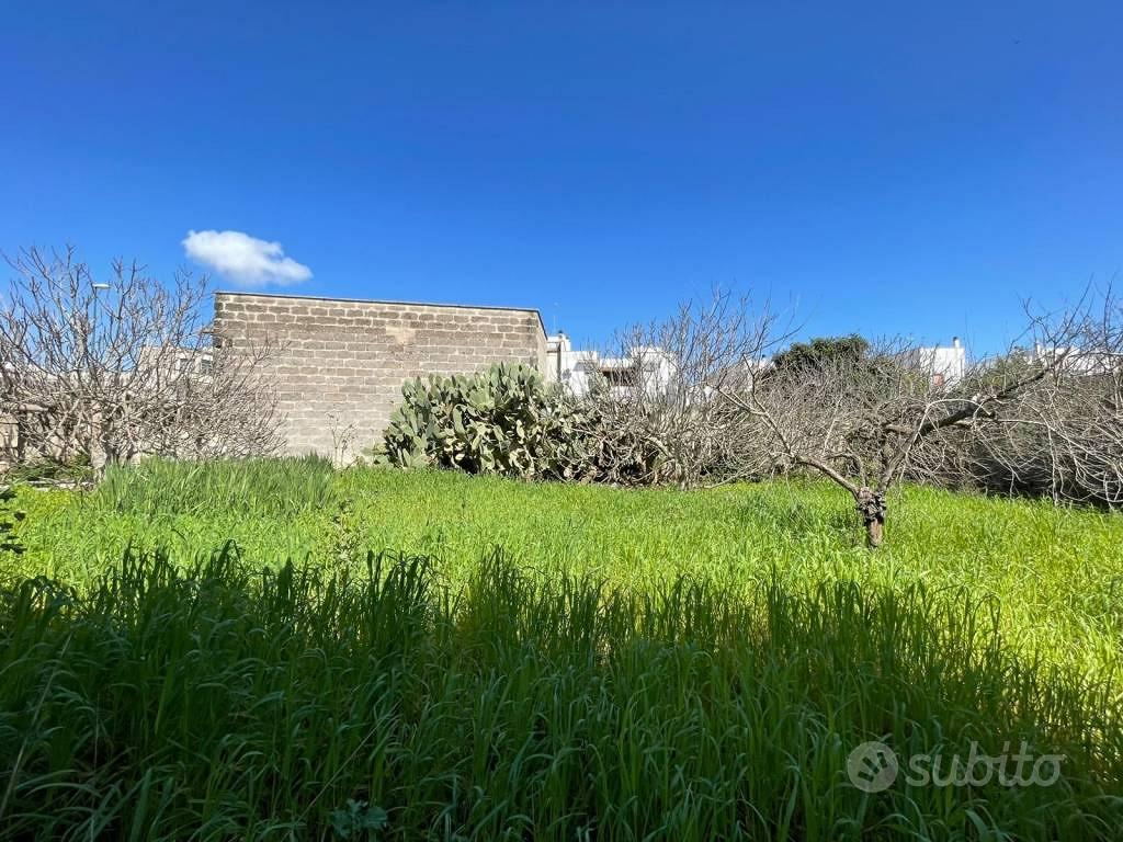 Terreno di 443 m² a Martano - Vista 2