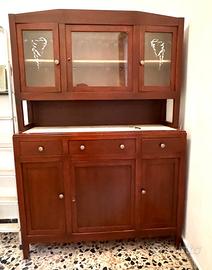 Elegante credenza in stile liberty