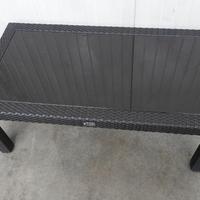 Tavolino in polyrattan e vetro scuro