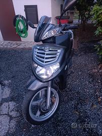skooter  sym 200 evo 