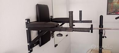 Attrezzo per addominali dorsali braccia a parete