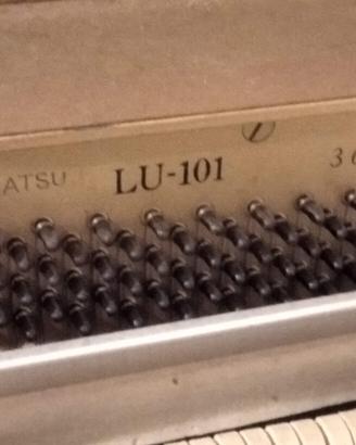 Pianoforte a muro YamahaLU101
