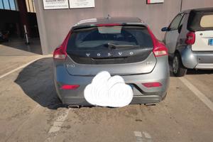 Volvo v40 (2012-2020)