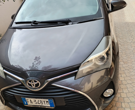 Toyota yaris benzina anno 2015 per neopaten