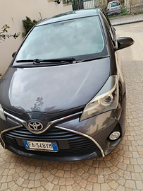 Toyota yaris benzina anno 2015 per neopaten